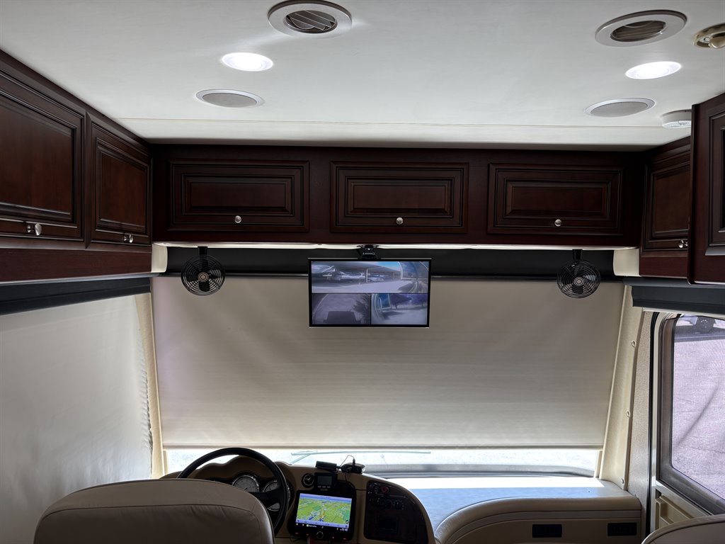 2011 Freightliner Xc Raised Rail Rear Engine Motor Home Chassis - $89,000